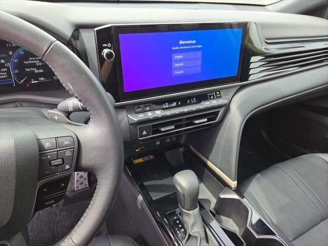 Certified Used 2025 WIND CHILL PEARL Toyota  image 31