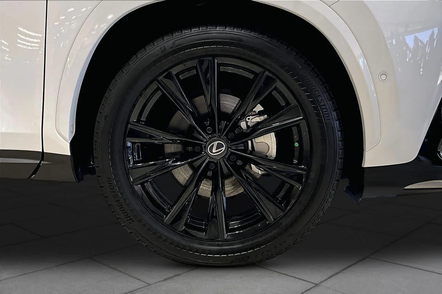 2026 Lexus NX 450h+ F-Sport - Photo 9