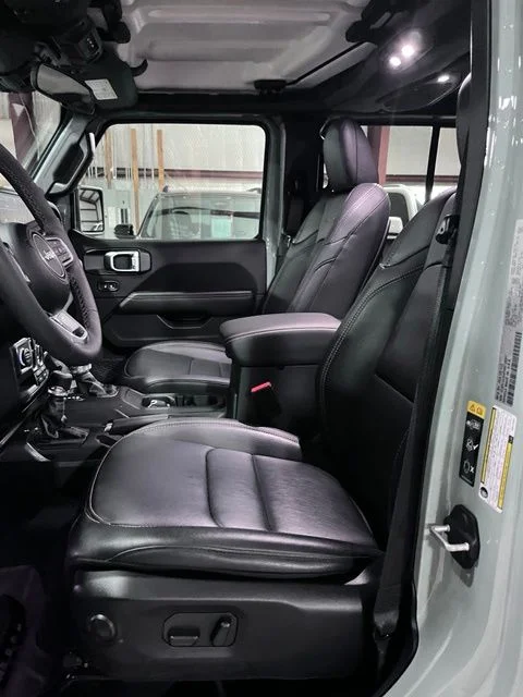 Used 2024 Gray Jeep Sahara image 14