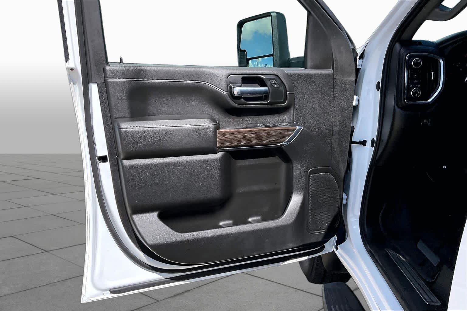 Used 2023 Summit White Chevrolet LT image 21