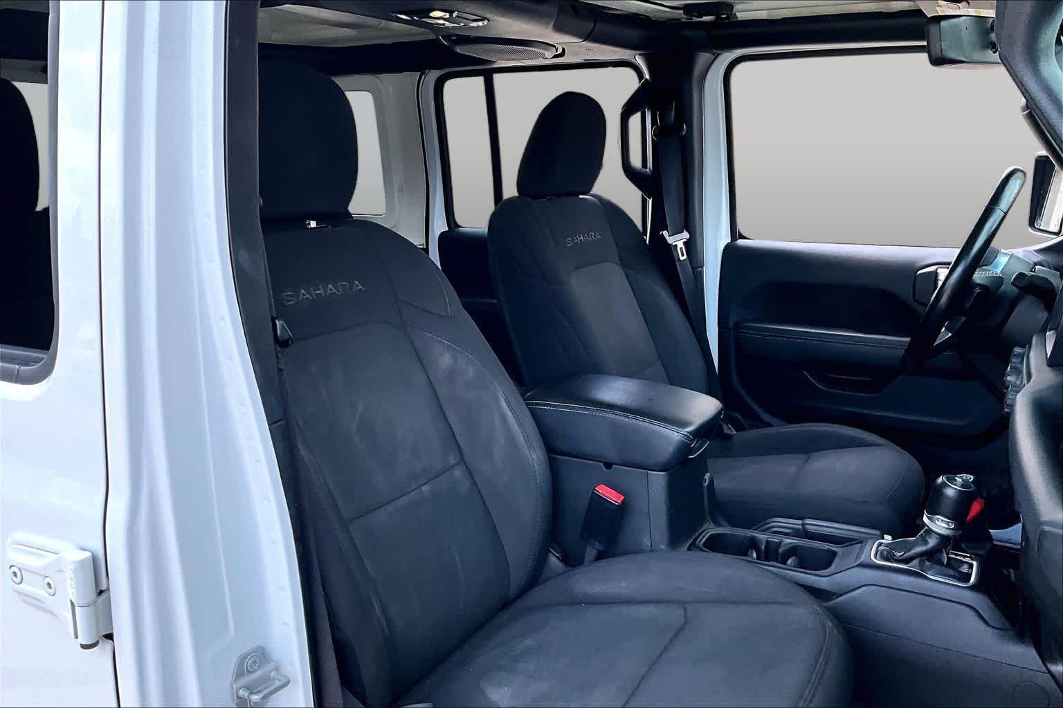 Used 2023 Bright White Clearcoat Jeep Sahara image 9