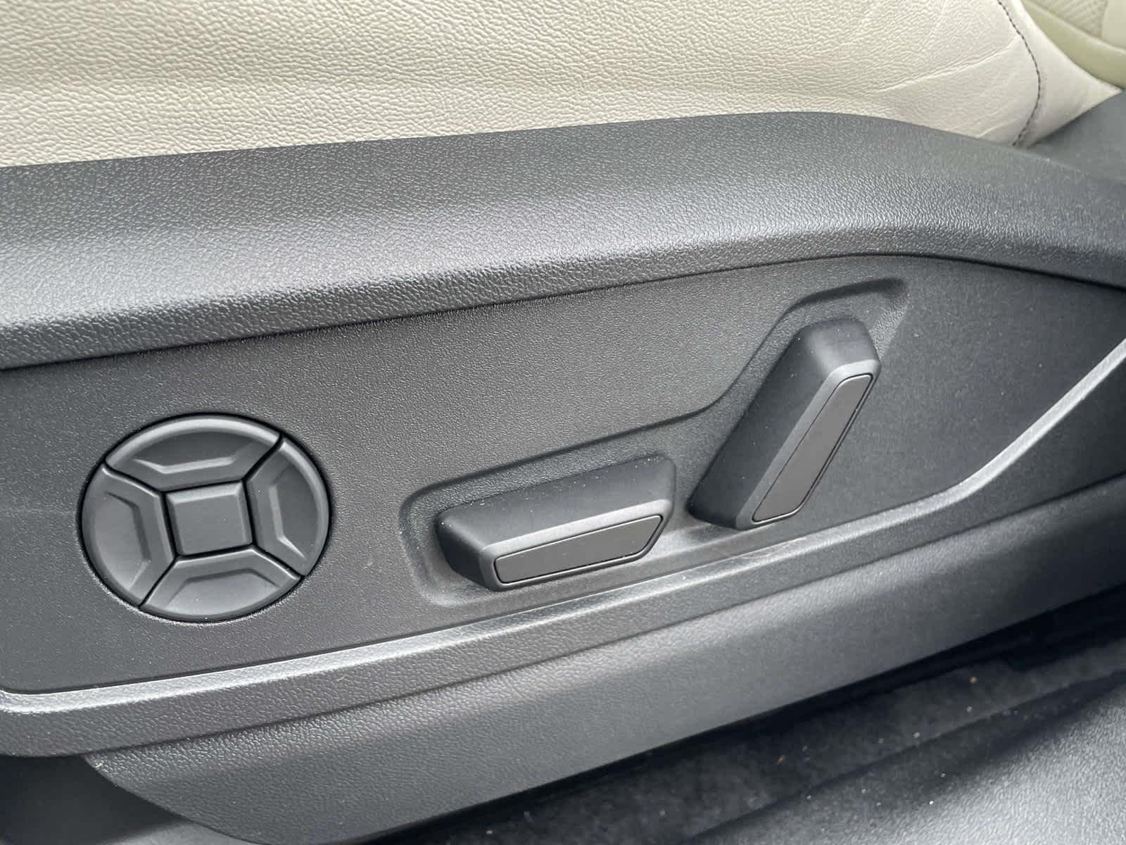 New 2025 Glacier White Metallic Audi Premium Plus image 14