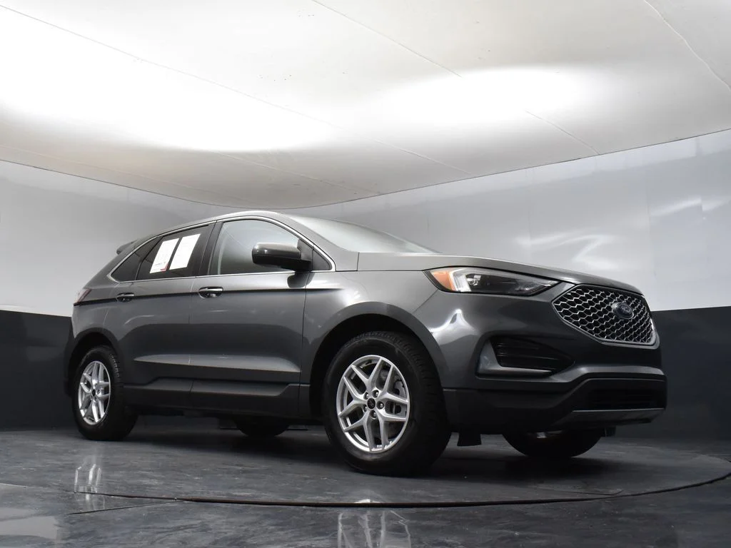 Used 2023 Gray Ford SEL image 29