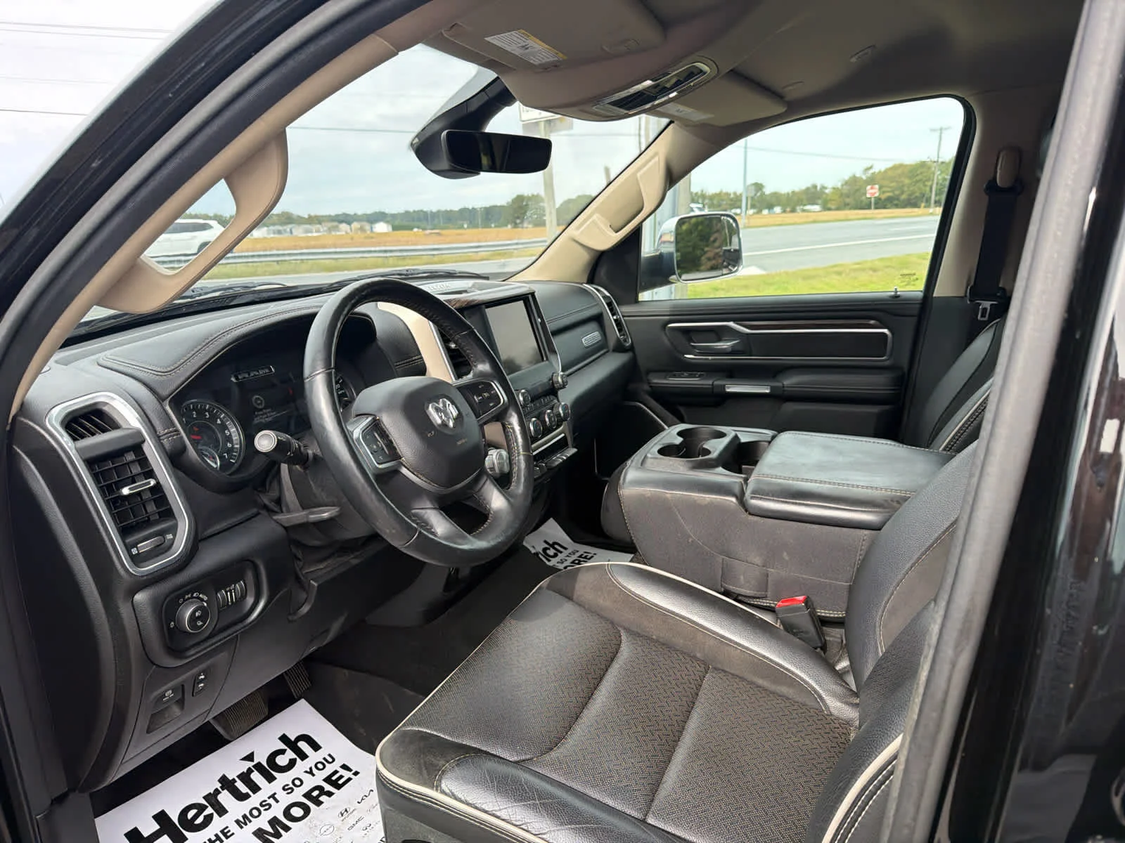 Used 2020 Diamond Black Crystal Pearlcoat Ram Laramie image 14