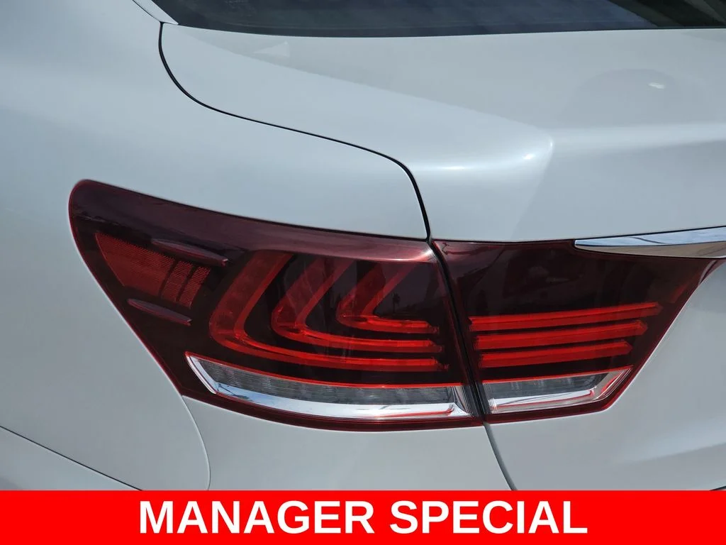 Used 2016 White Lexus 460 image 41