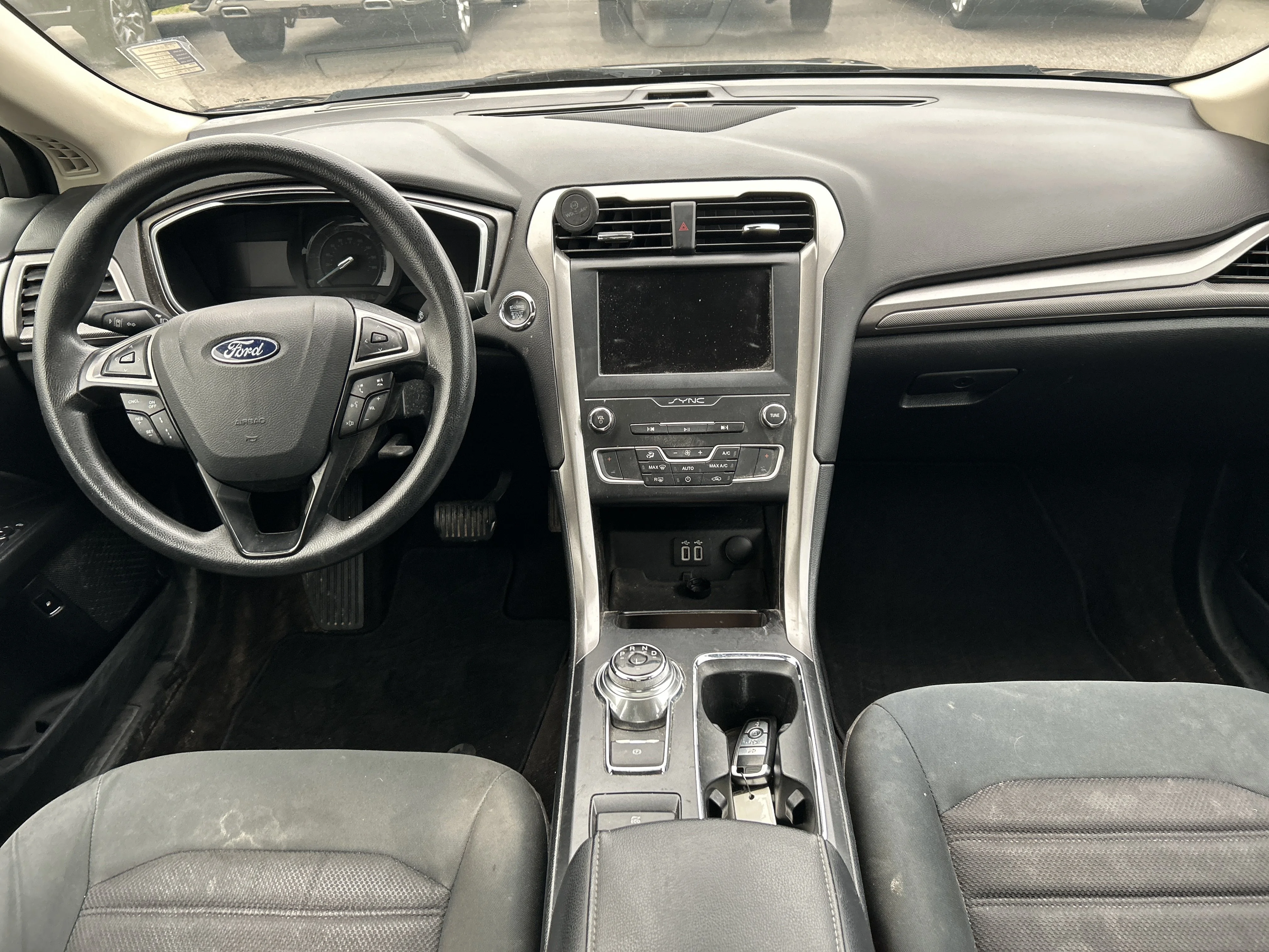 Used 2019  Ford SE image 8