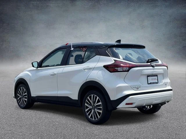 Used 2023 White Nissan SV image 4