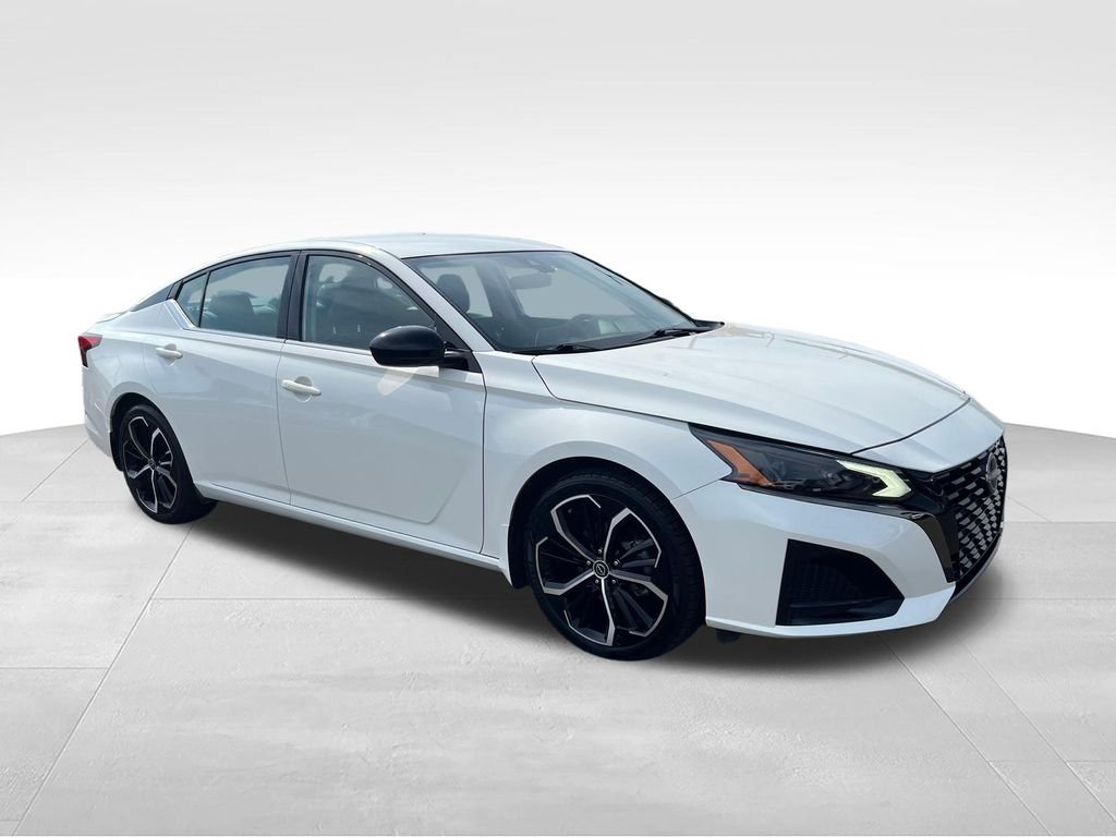 Used 2023 White Nissan 2.5 SR image 7