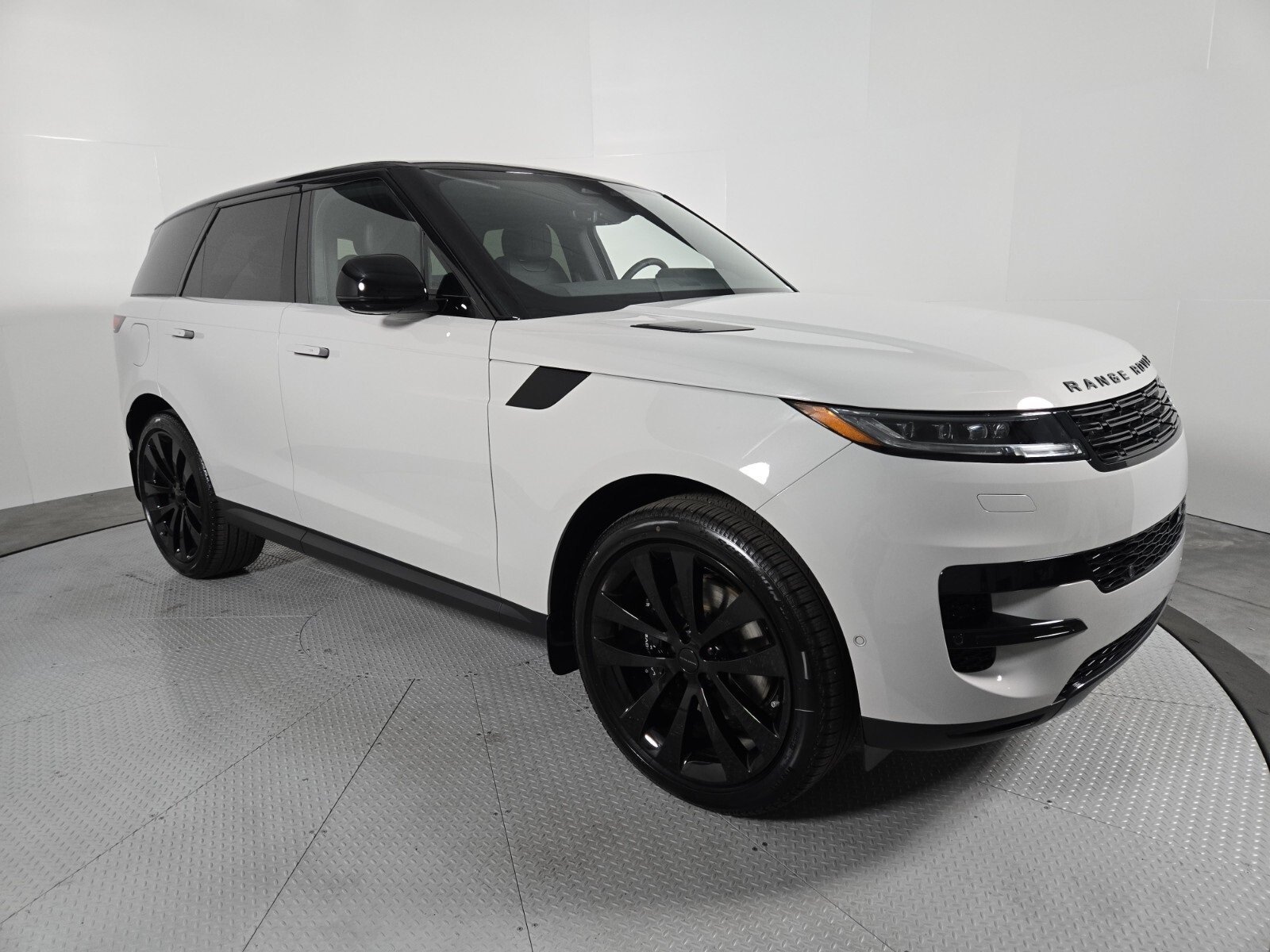 2026 Land Rover Range Rover Sport SE