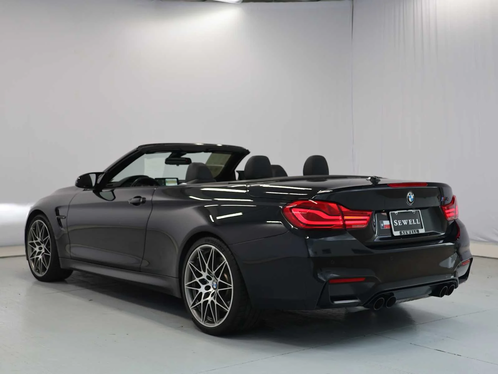 Used 2018 Black Sapphire Metallic BMW  image 8