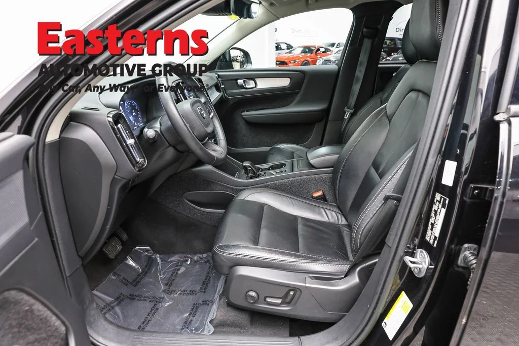Used 2022 Black Volvo Momentum image 14