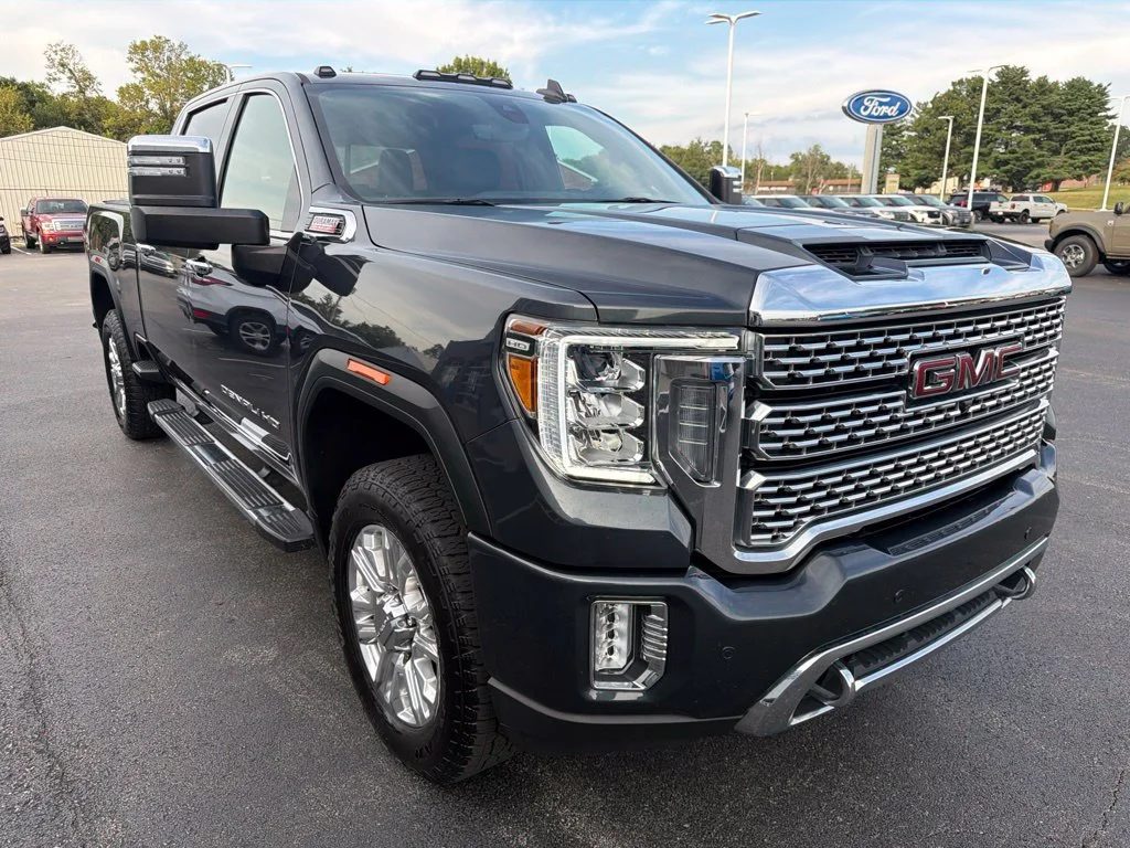 Used 2021 Hunter Green GMC Denali image 7