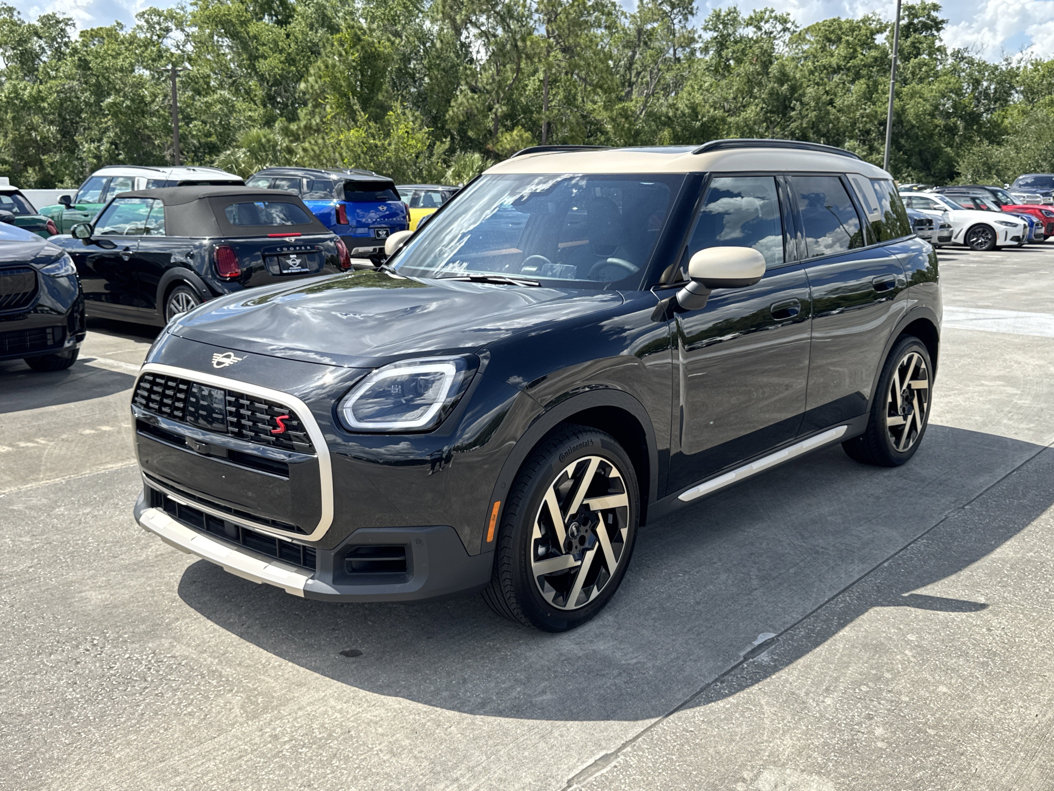 New 2027 Midnight Black MINI Iconic image 3