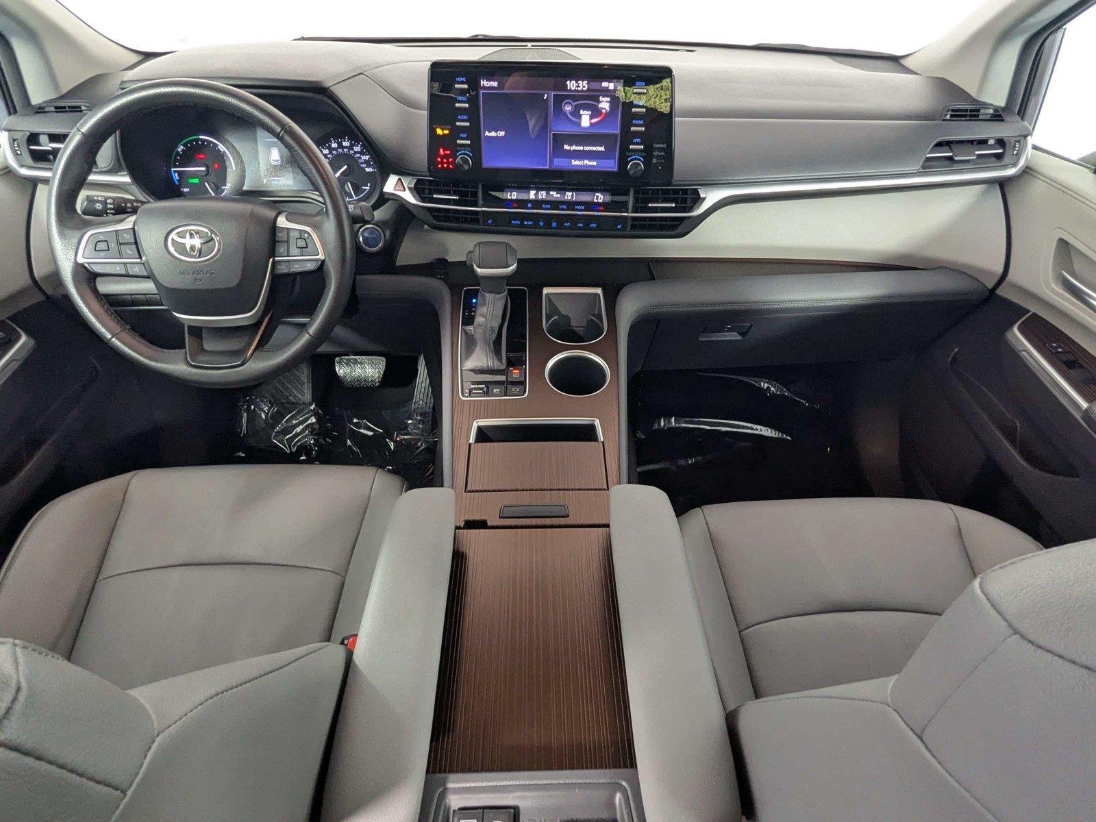2024 Toyota Sienna XLE - Photo 38