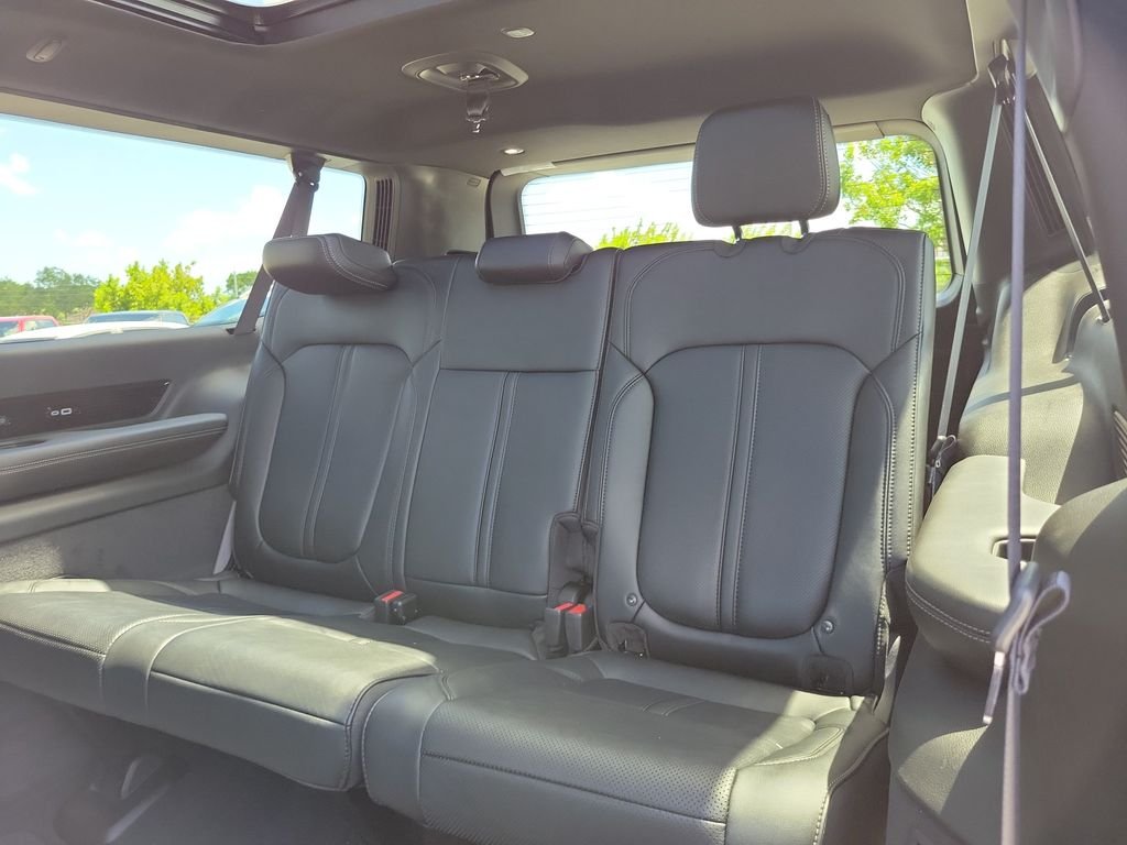 New 2026 High Gloss Black Exterior Paint Jeep Summit Obsidian image 17