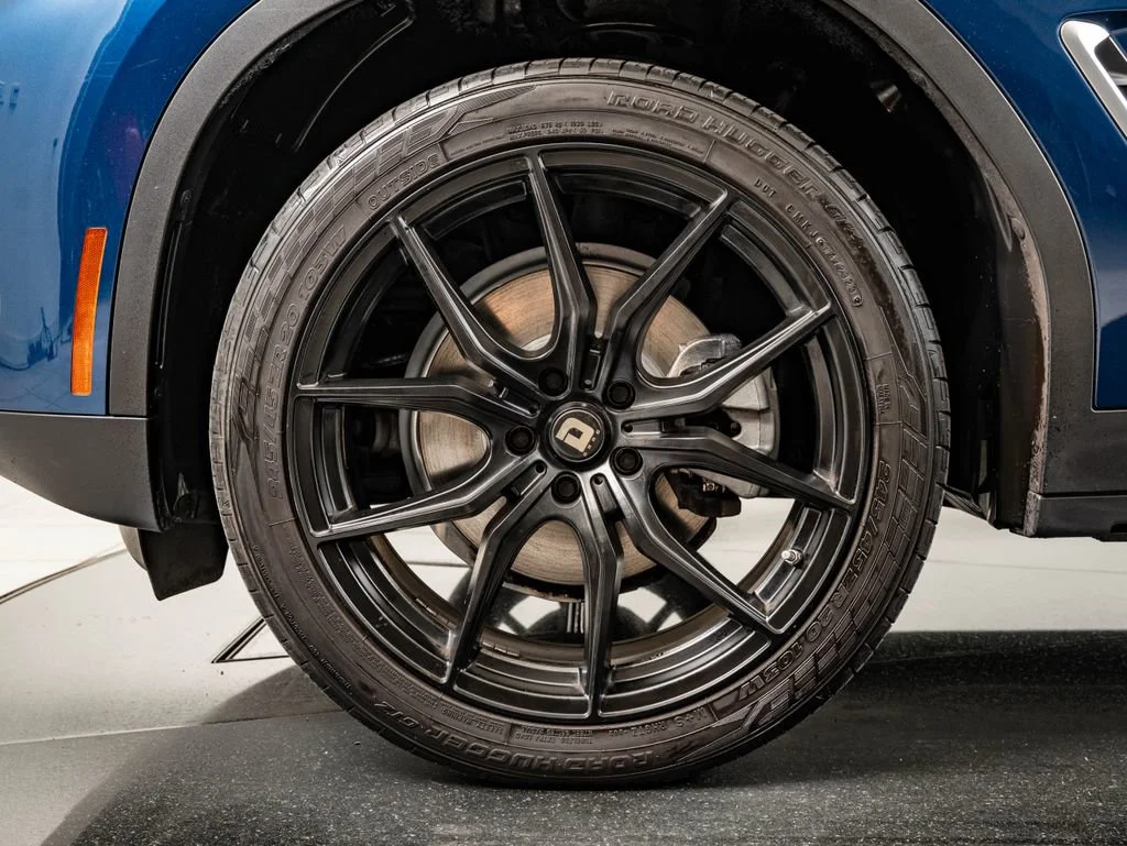 Used 2022 Phytonic Blue Metallic BMW xDrive30i image 13