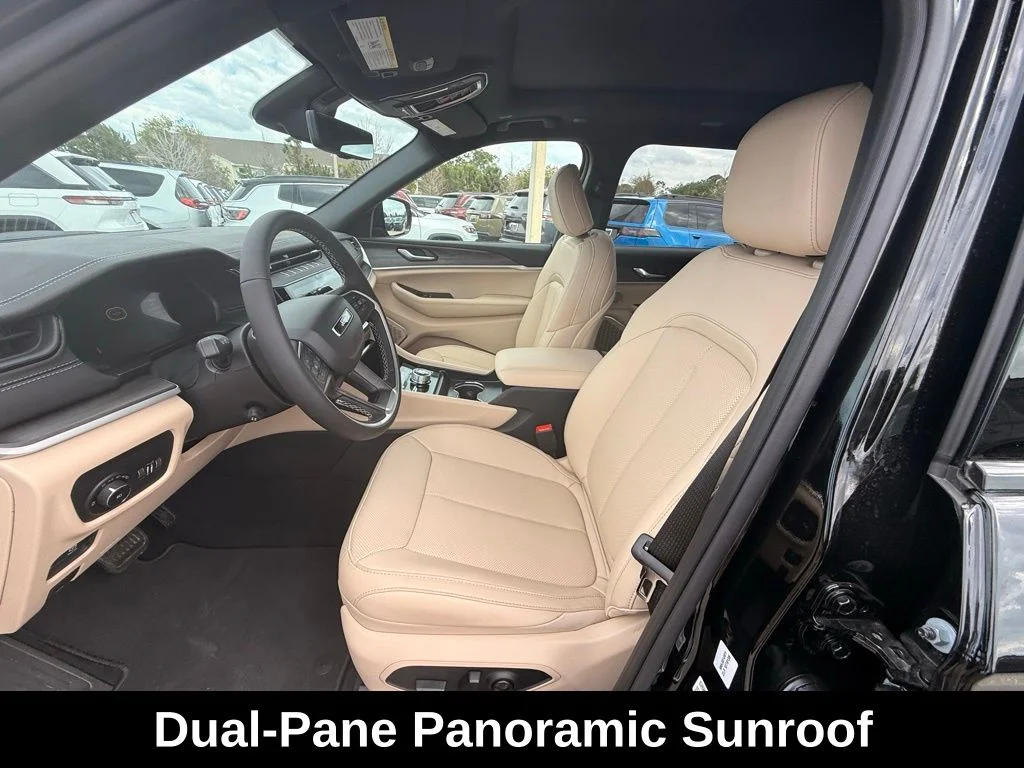 New 2026 Diamond Black Crystal Pearl-Coat Exterior Paint Jeep Limited image 10