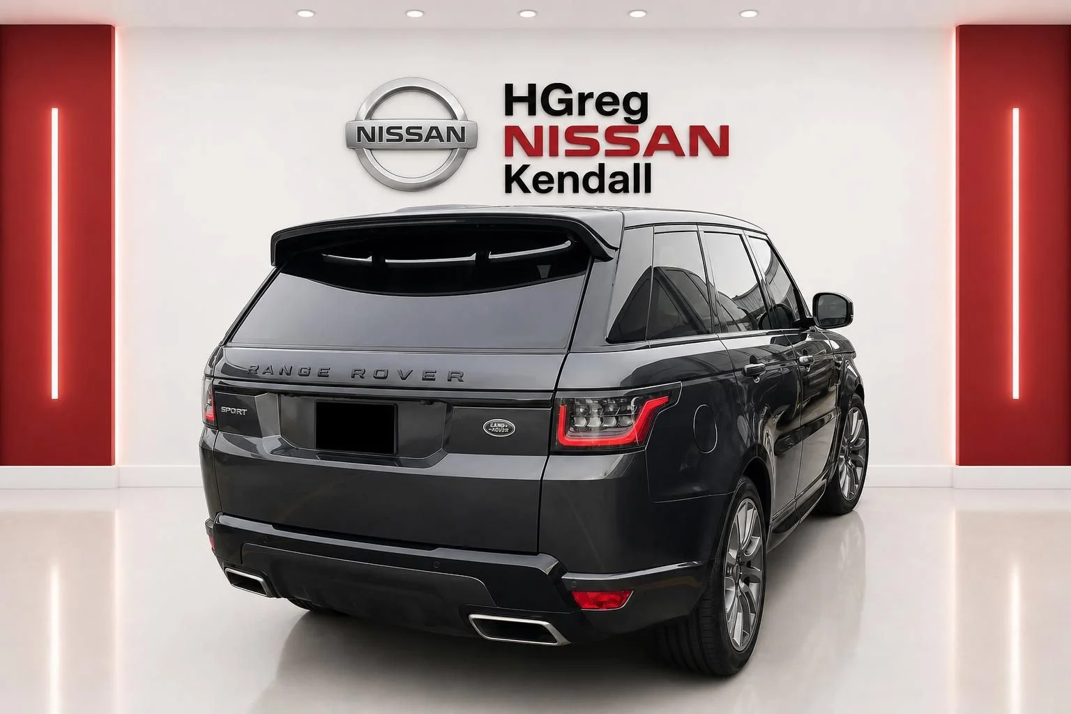 Used 2018 Gray Land Rover HSE Dynamic image 4