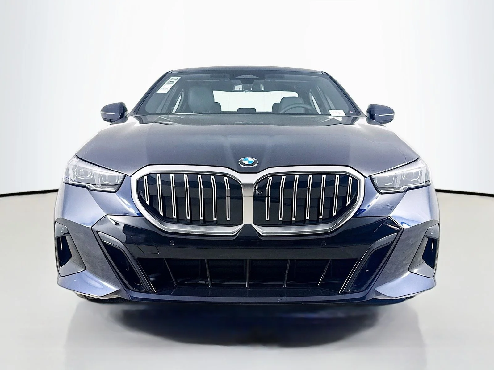 New 2026 Carbon Black Metallic BMW 530i image 2