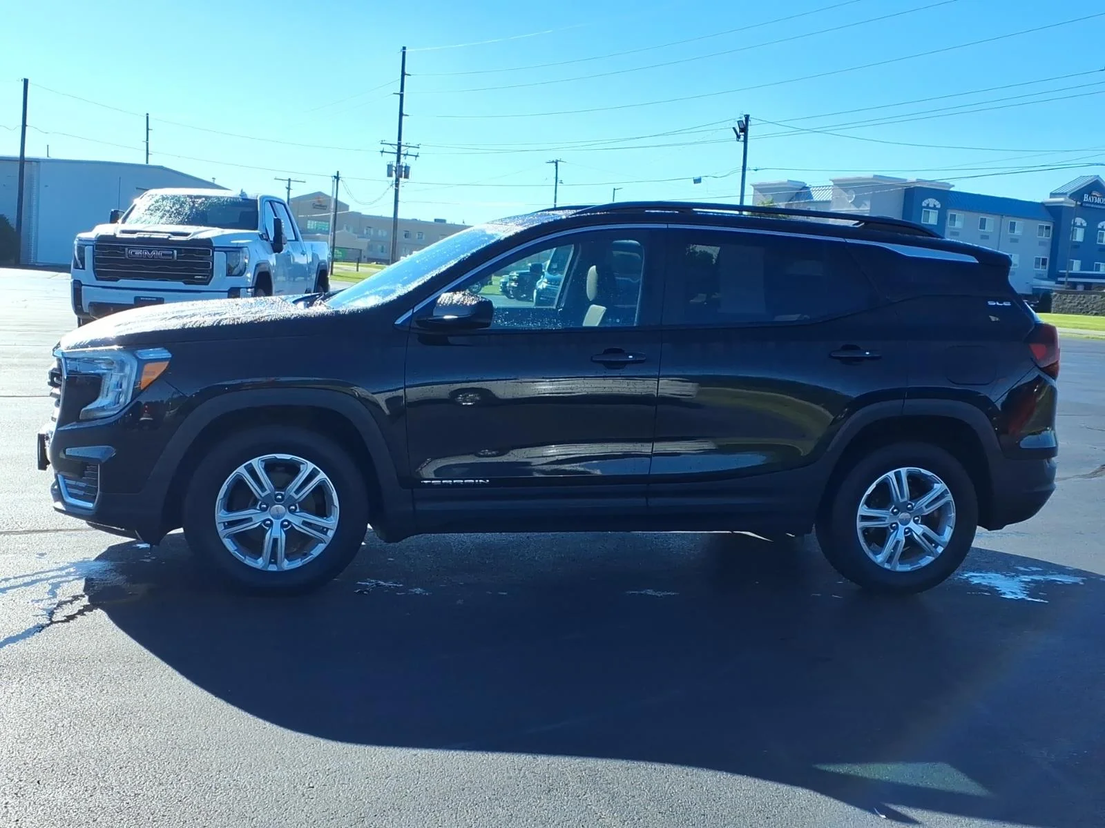Used 2022 Black GMC SLE image 16