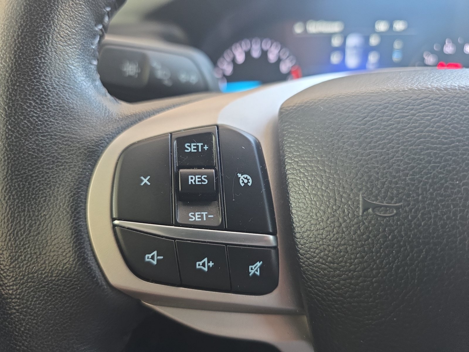 Used 2023 Iconic Silver Metallic Ford XLT image 24