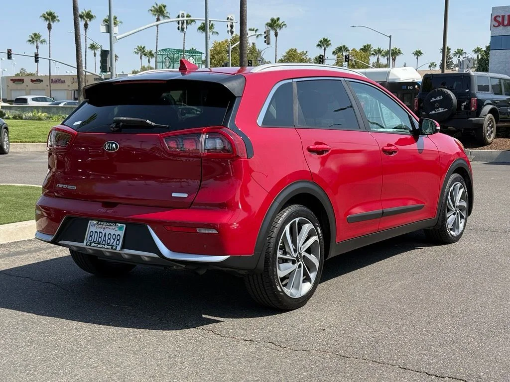 Used 2018 Red Kia Touring image 7