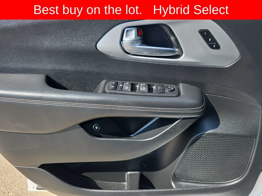 2024 Chrysler Pacifica PHEV Select - Photo 18