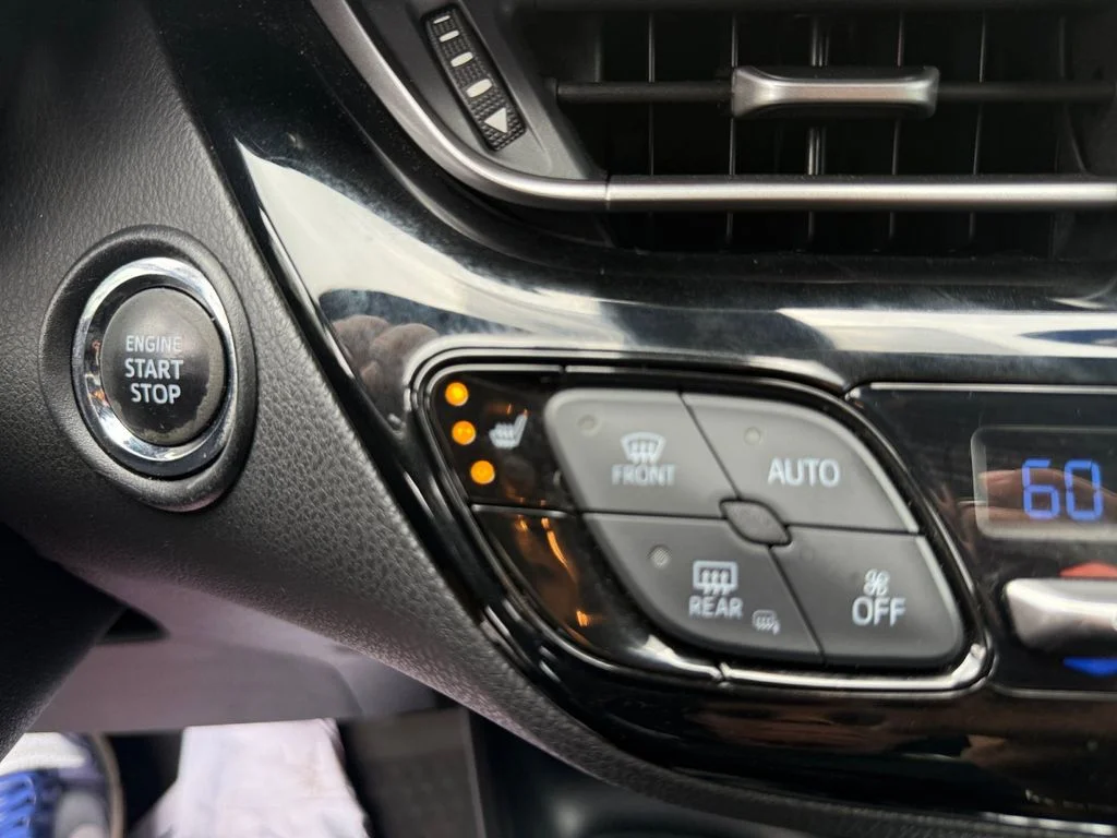 Used 2018 Silver Toyota XLE Premium image 22