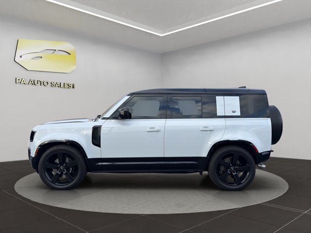 Used 2023 White Land Rover V8 image 4