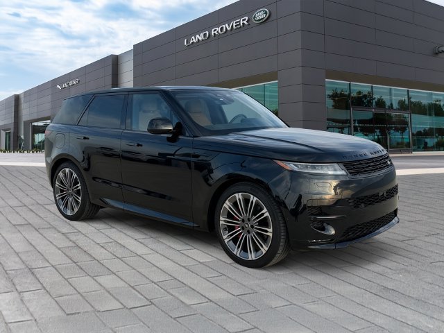 Used 2025 Santorini Black Metallic Land Rover Dynamic SE image 7