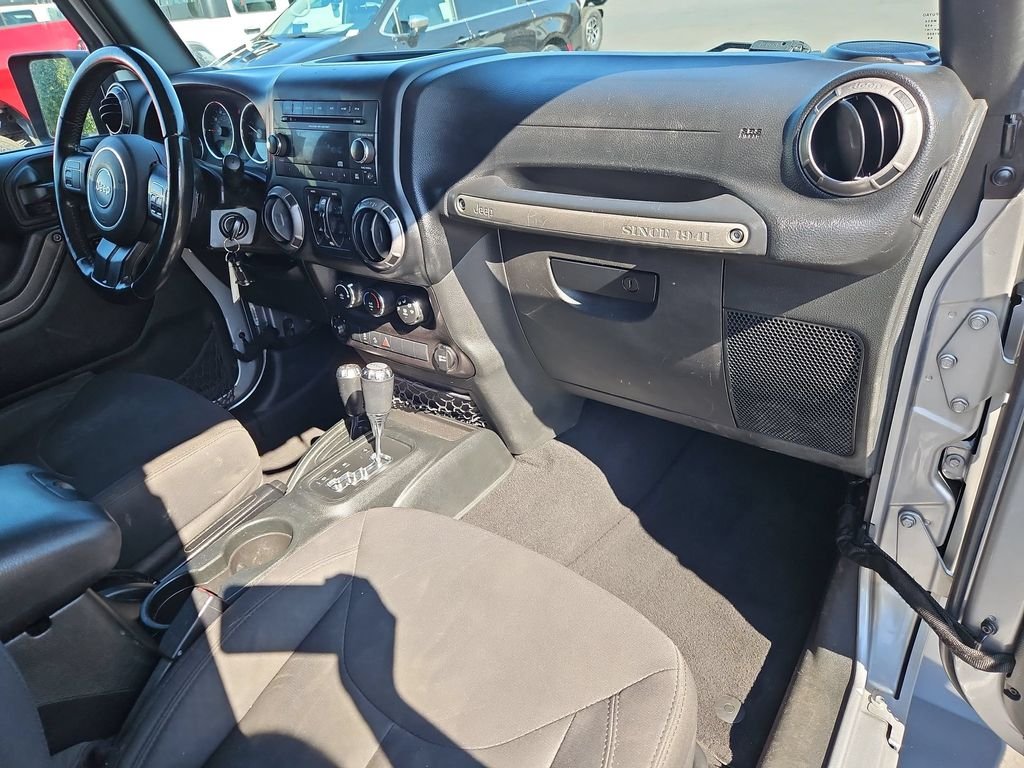 Used 2018 Billet Silver Metallic Clearcoat Jeep Unlimited Sport image 29