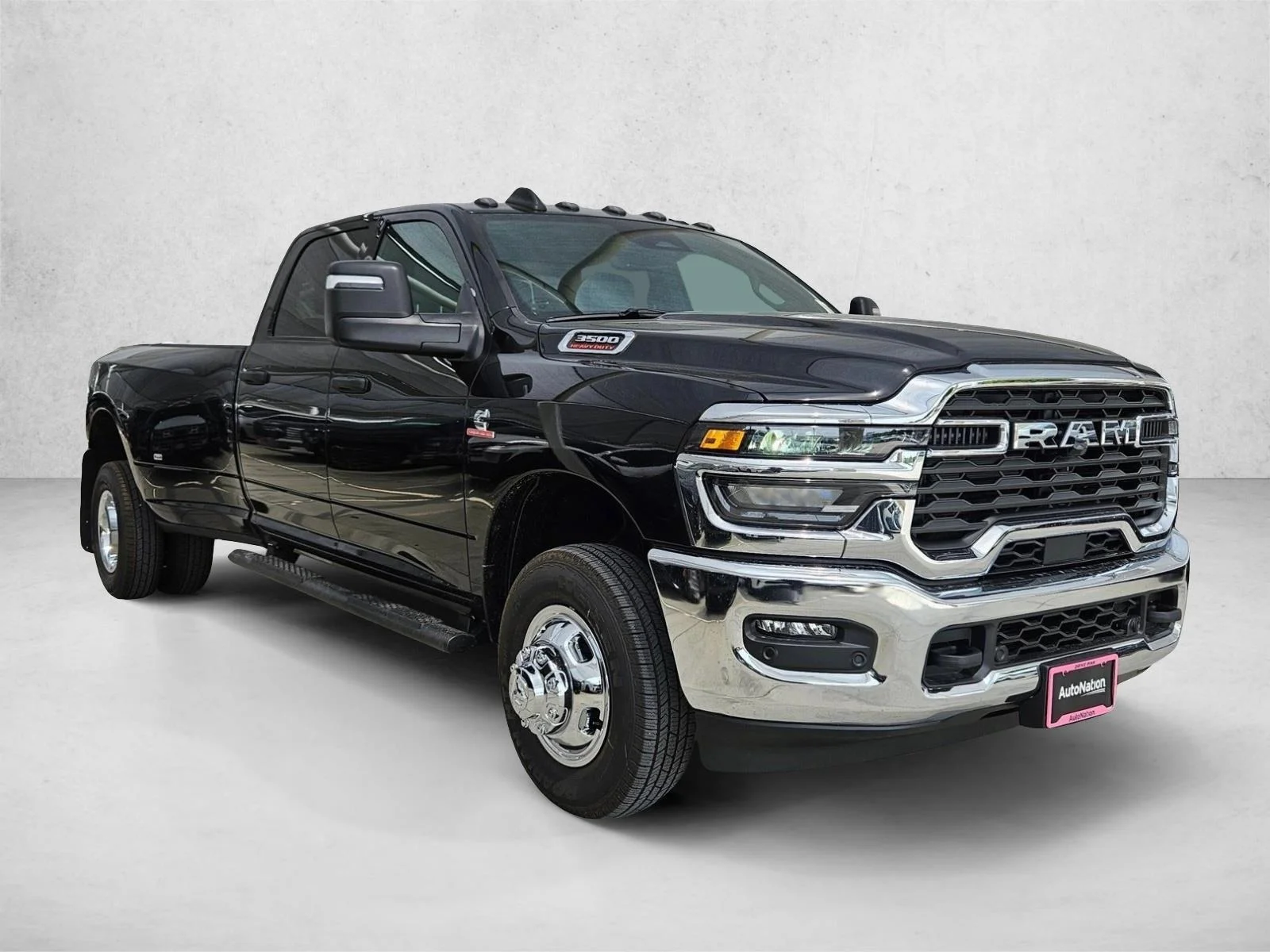 New 2026 Diamond Black Crystal Pearl-Coat Exterior Paint RAM Tradesman image 6