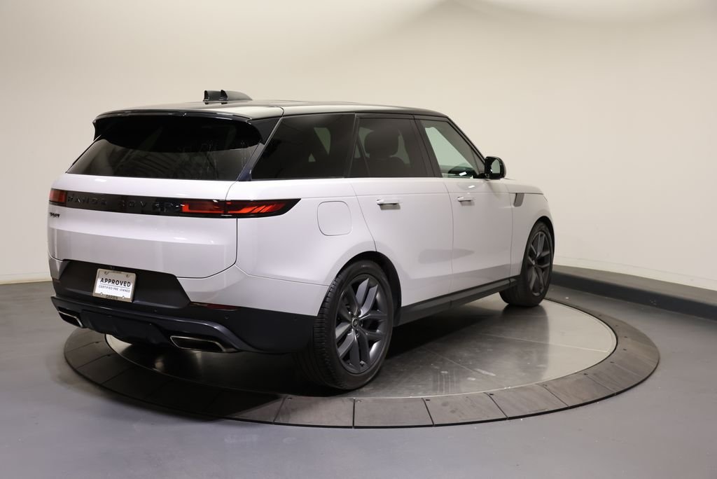 Used 2024 Borasco Gray Metallic Land Rover SE image 5