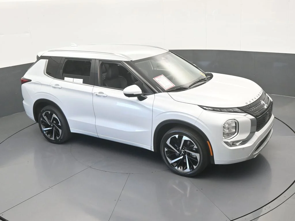 Used 2024 White Mitsubishi SEL image 57