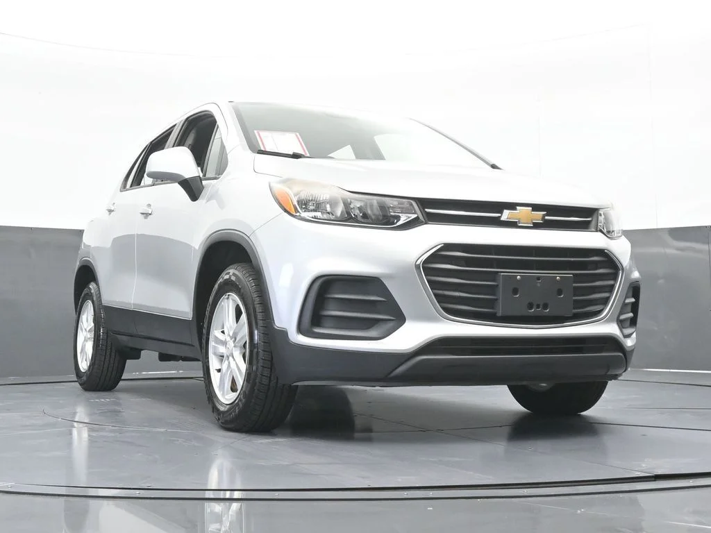 Used 2017 Silver Ice Metallic Chevrolet LS image 59