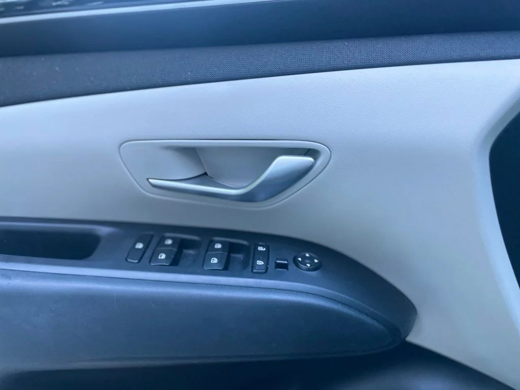 Used 2024 White Pearl Hyundai SEL image 9