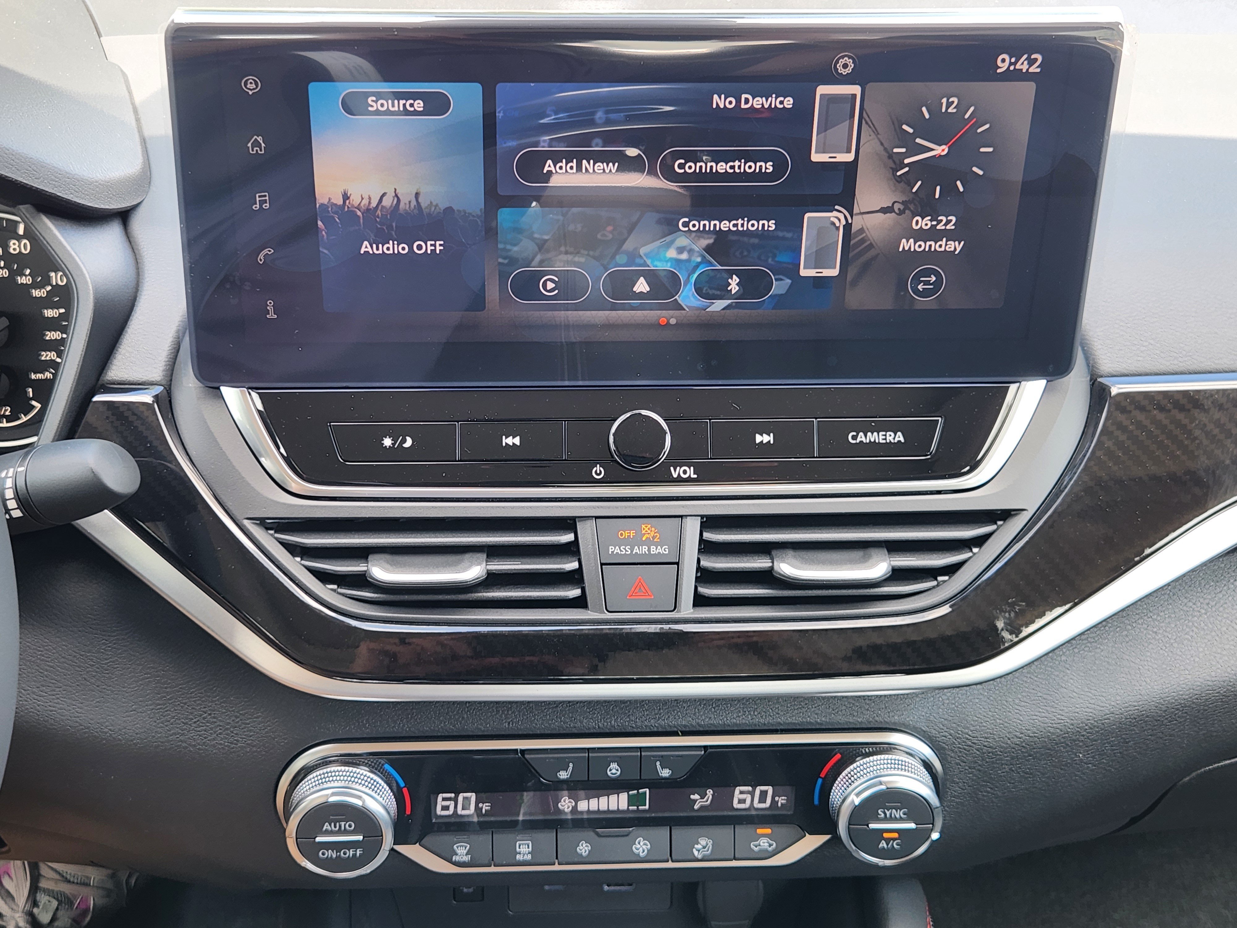 New 2026 Gray Sky Pearl / Super Black Two-tone Nissan SR image 17