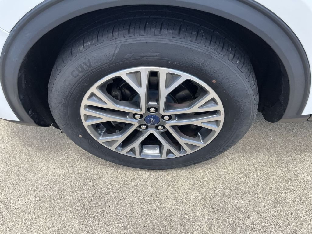 Used 2022 White Ford SEL image 10