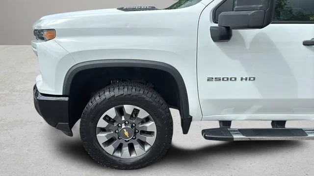 Used 2024 Summit White Chevrolet Custom image 35