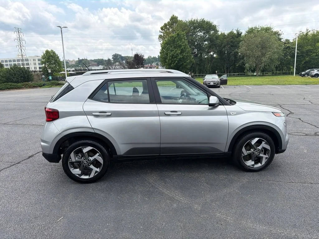 Used 2023 Stellar Silver Hyundai SEL image 10