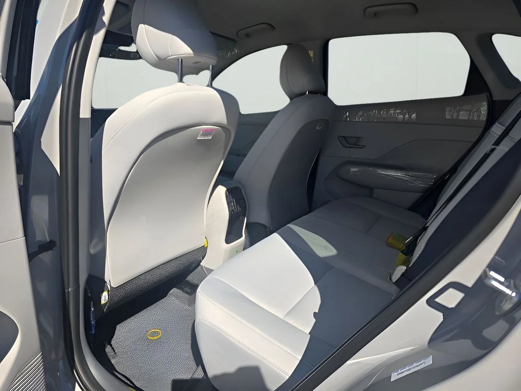 Used 2026 Atlas White Hyundai SEL Sport image 15