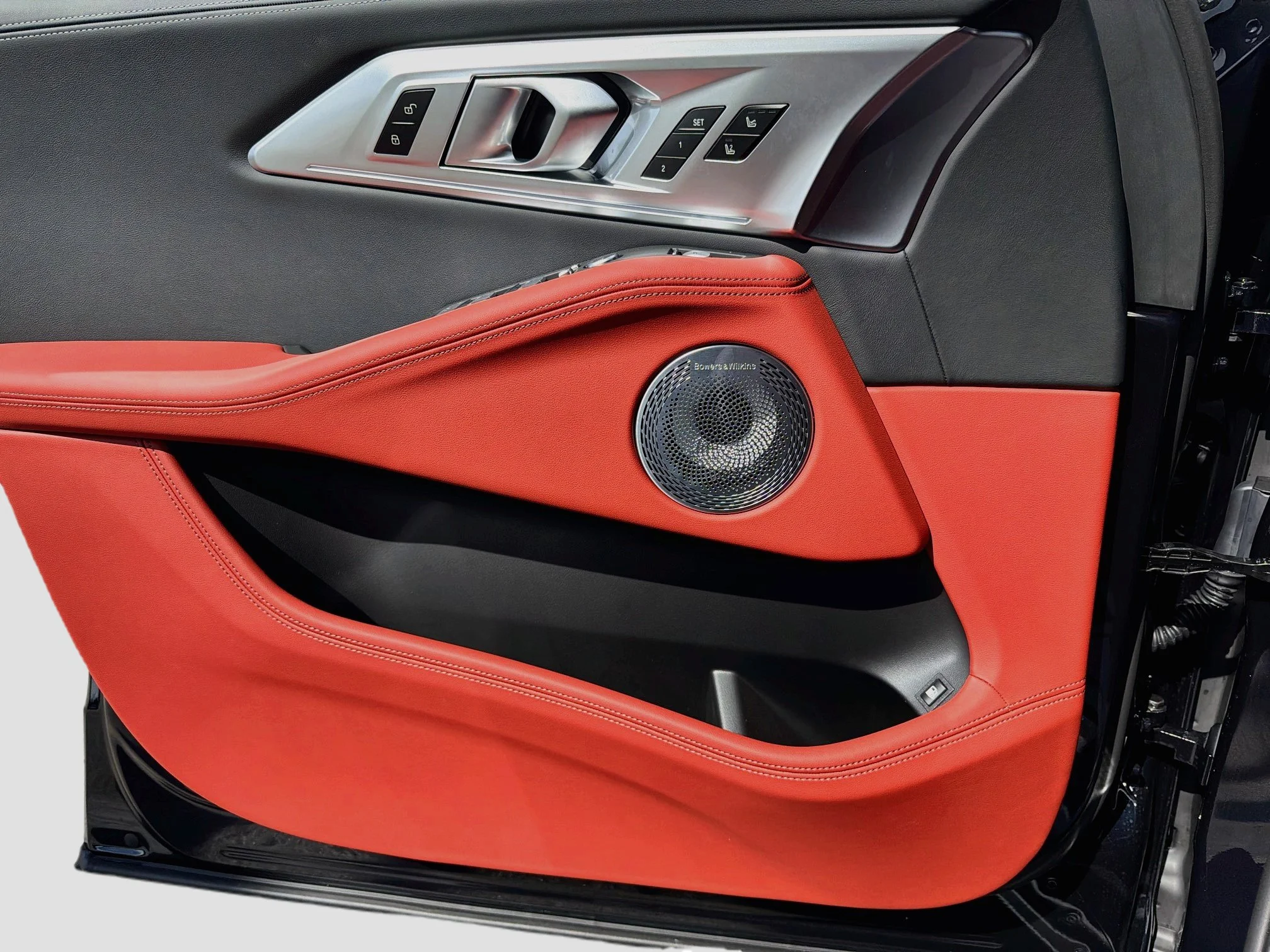 New 2027 Carbon Black Metallic BMW Label image 21
