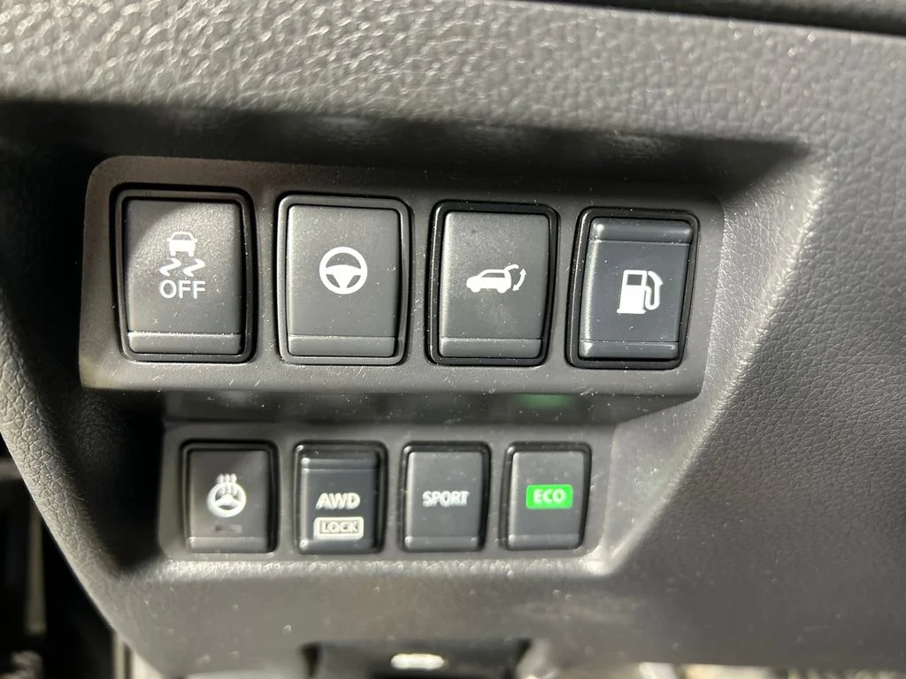 Used 2019 Black Nissan SL image 13