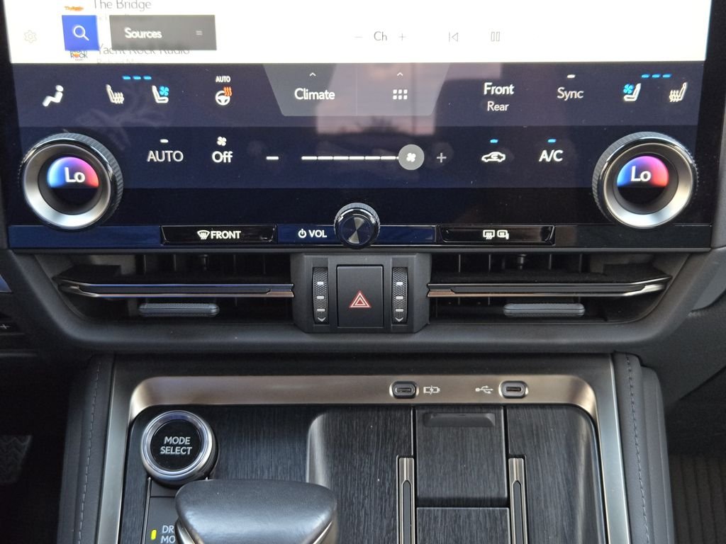 Used 2024  Lexus 550 Luxury+ image 19