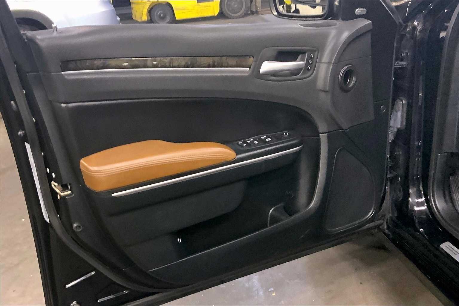 Used 2018 Gloss Black Chrysler Limited image 22