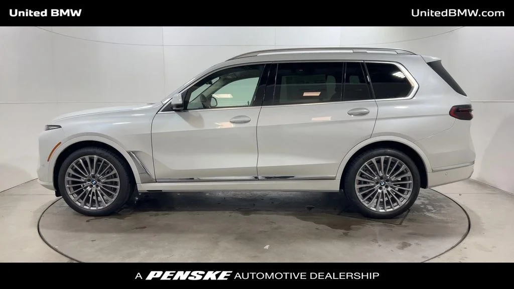 Used 2026 Mineral White Metallic BMW xDrive40i image 5