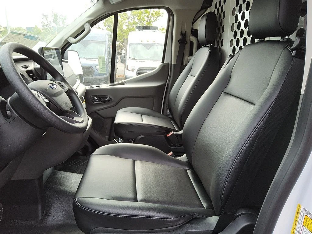New 2026 Oxford White Ford Base image 6