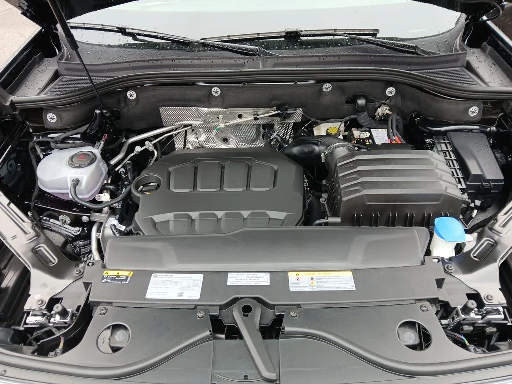New 2026 Black Volkswagen 2.0T SE w/Technology image 21
