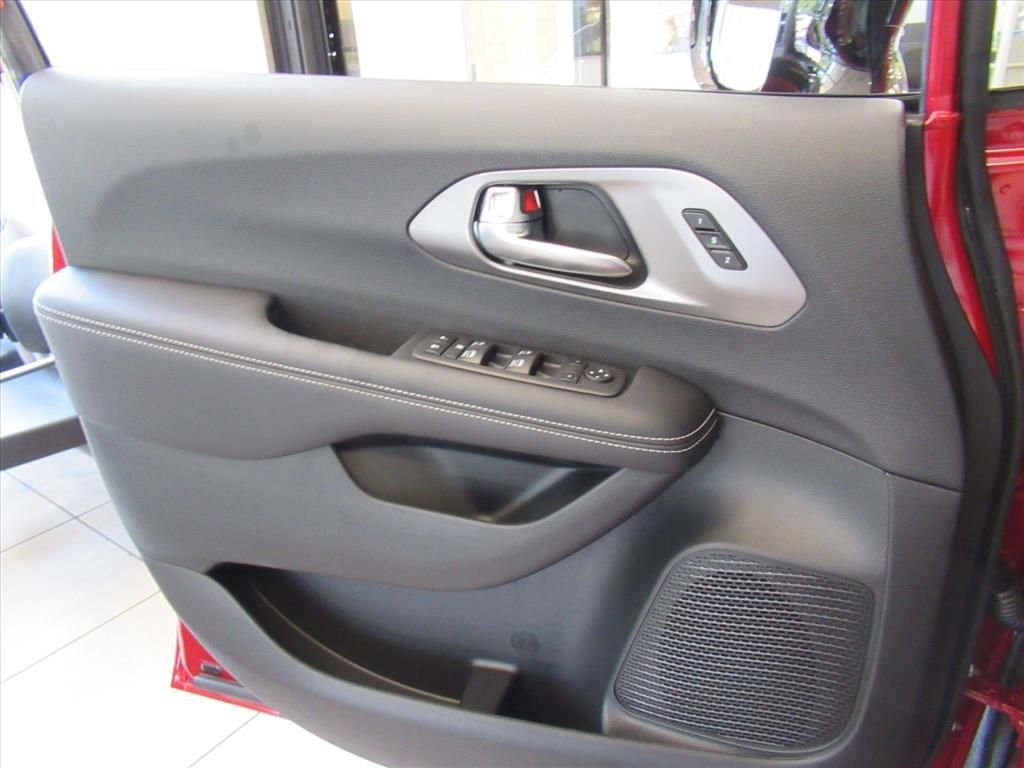 2026 Chrysler Pacifica Select - Photo 18