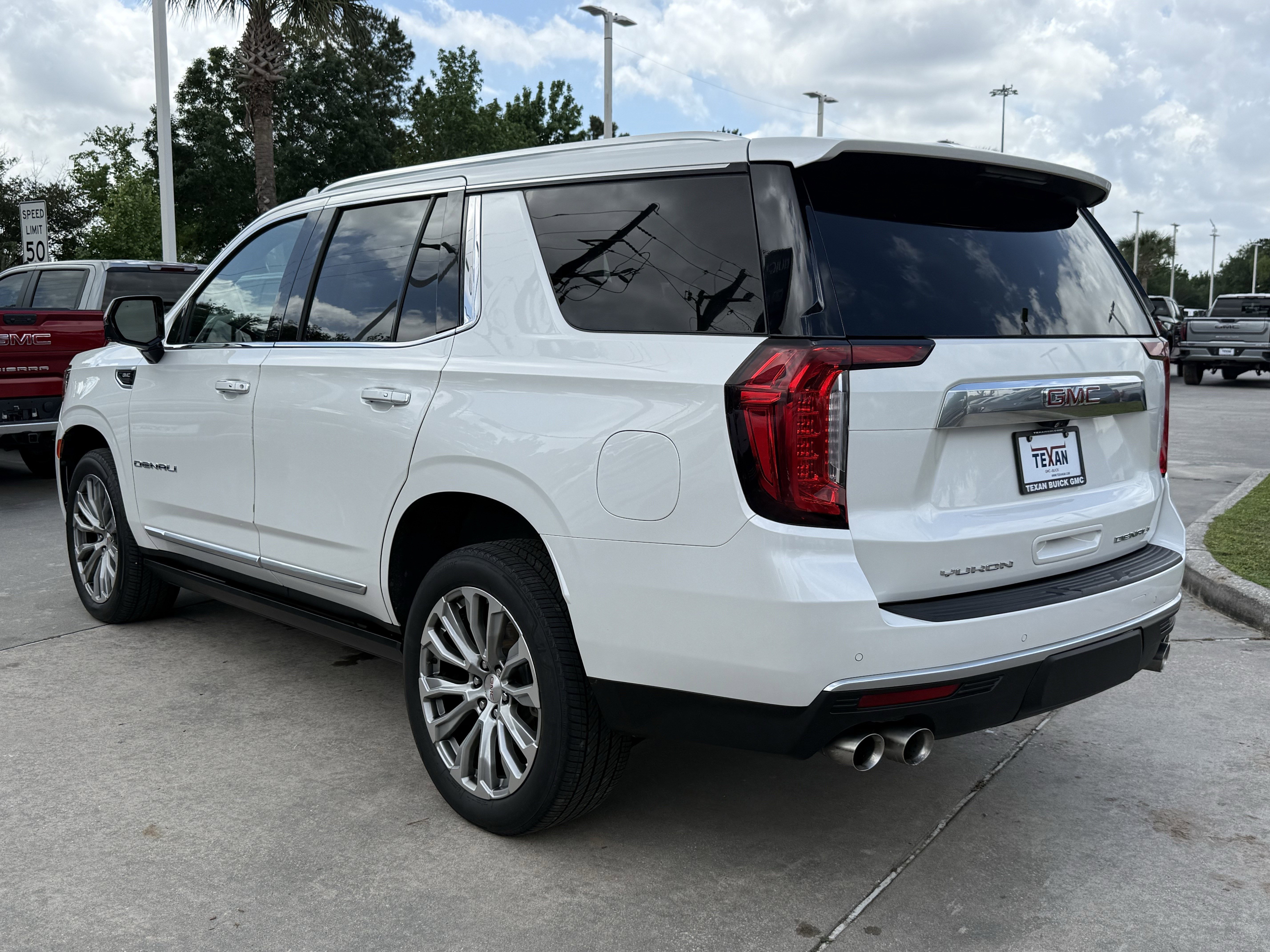 Used 2021 White Frost Tricoat GMC  image 6